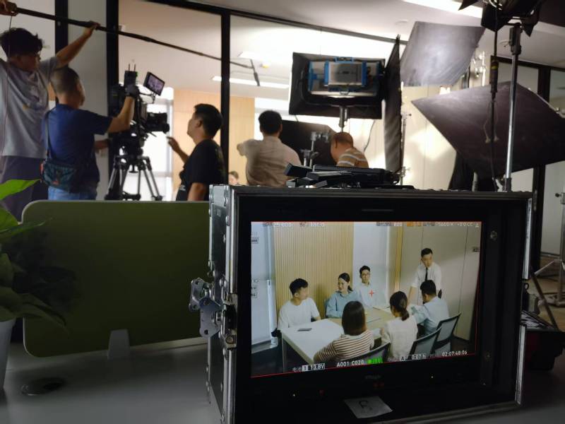 西林县TVC拍摄公司：科技产品视觉化大师，诠释未来感与功能美学